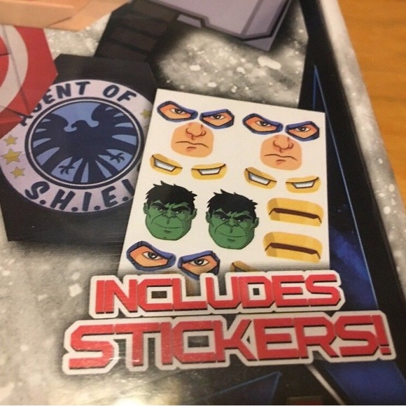 MARVEL AVENGERS ORIGAMI & Fun Fold-ups-9 FUN Projects Includes Stickers Ages 7+ - Picture 3 of 7